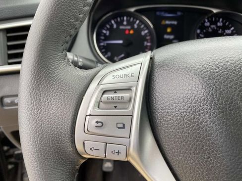 Used 2016 Nissan Rogue SL AWD/4WD image 17