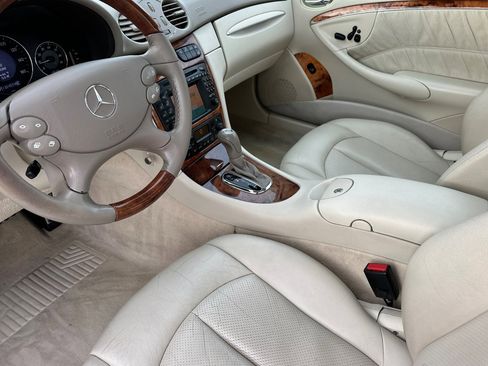 Used 2004 Mercedes-Benz CLK 320 Coupe image 9