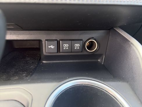 Used 2021 Toyota Highlander L FWD image 24