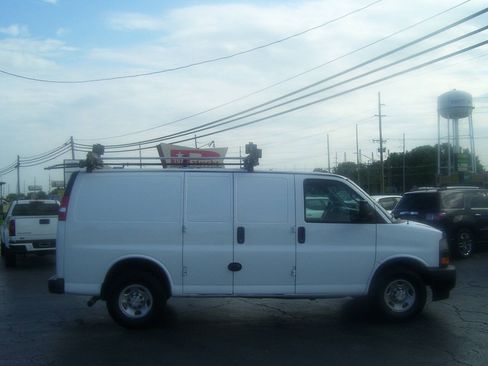 Used 2019 Chevrolet Express 2500 w/ Driver Convenience Package RWD image 2