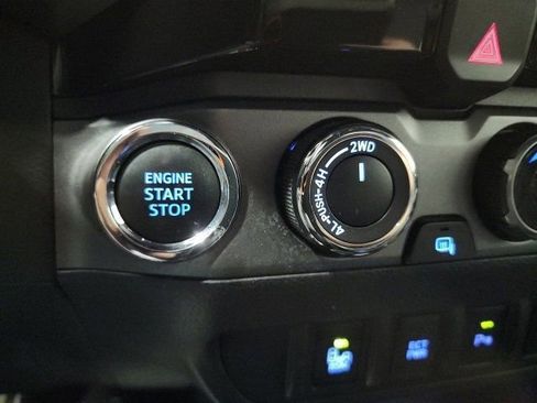 Used 2017 Toyota Tacoma TRD Sport image 36