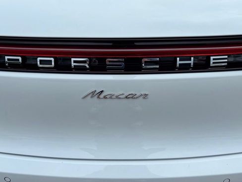 Certified 2023 Porsche Macan AWD/4WD image 14