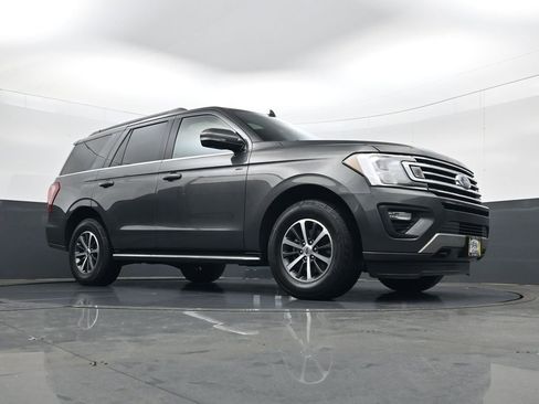 Used 2020 Ford Expedition XLT w/ Equipment Group 202A AWD/4WD image 24