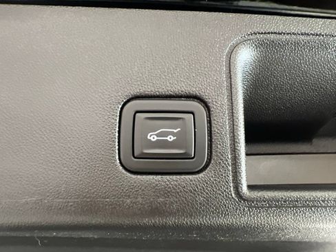 Used 2023 GMC Terrain Denali w/ Black Diamond Edition AWD/4WD image 9