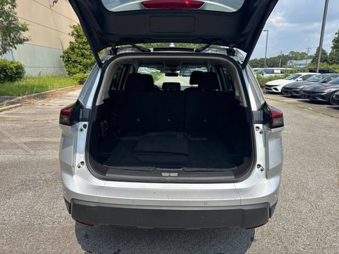 Used 2025 Nissan Rogue SV FWD image 18