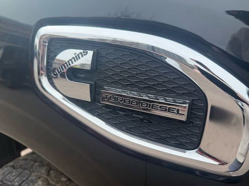 Used 2017 Nissan Titan SV image 28