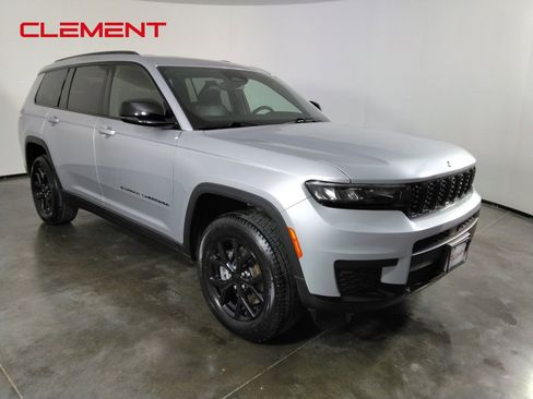 Used 2024 Jeep Grand Cherokee L Laredo AWD/4WD image 3