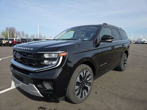 Used 2025 Ford Expedition Platinum w/ Driver's Package image 2