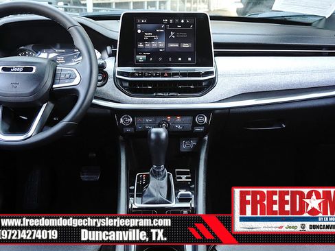 Used 2025 Jeep Compass Latitude AWD/4WD image 19