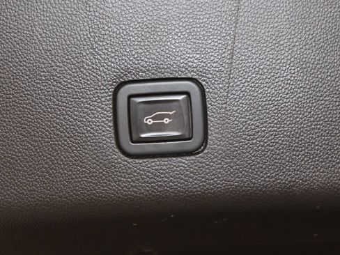 Used 2021 Chevrolet Traverse LT AWD/4WD image 14