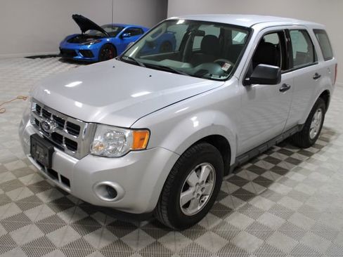 Used 2011 Ford Escape XLS w/ 101A Rapid Spec Order Code image 3
