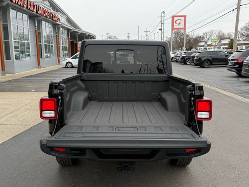 Used 2021 Jeep Gladiator Sport image 8