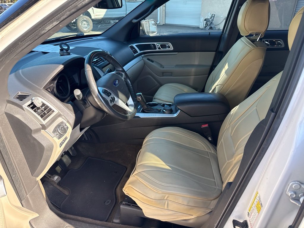 Used 2013 Ford Explorer XLT AWD/4WD image 2