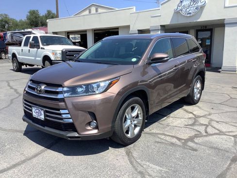 Used 2017 Toyota Highlander Limited AWD/4WD image 3