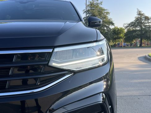Used 2022 Volkswagen Tiguan SE R-Line FWD image 5