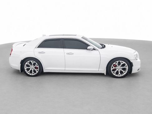 Used 2017 Chrysler 300 C Platinum w/ Safetytec Plus Group RWD image 4