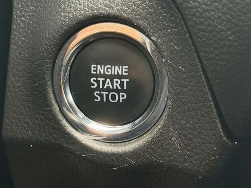 Used 2025 Toyota RAV4 XLE FWD image 18