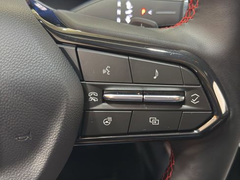 Used 2025 Chevrolet Traverse RS image 28