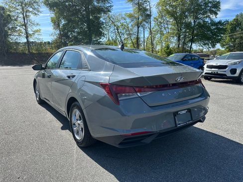 Used 2021 Hyundai Elantra SE image 4