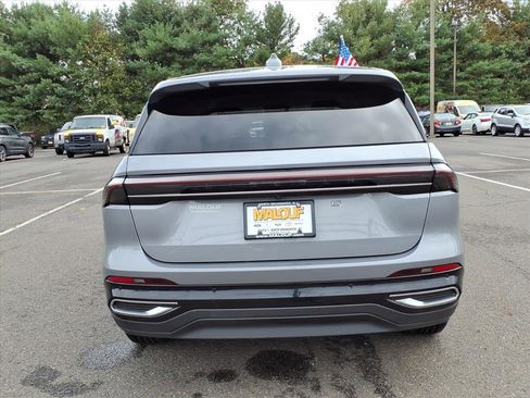 Used 2025 Lincoln Nautilus Premier image 6