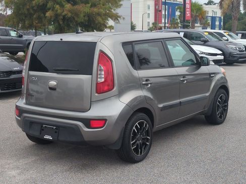 Used 2013 Kia Soul FWD image 4
