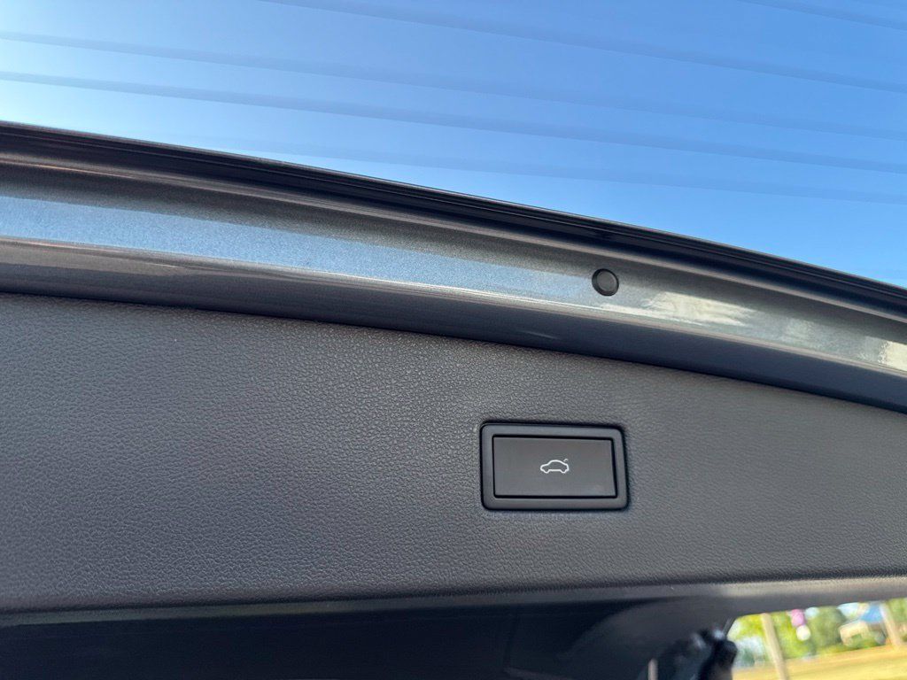 Certified 2023 Volkswagen Tiguan SE R-Line FWD image 29
