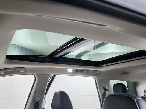 Used 2024 Nissan Pathfinder Platinum FWD image 19