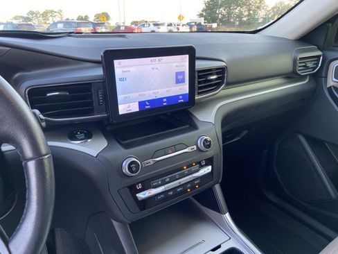 Used 2020 Ford Explorer XLT w/ Equipment Group 202A AWD/4WD image 23