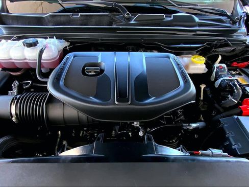 Used 2025 RAM 1500 Laramie w/ Night Edition image 31