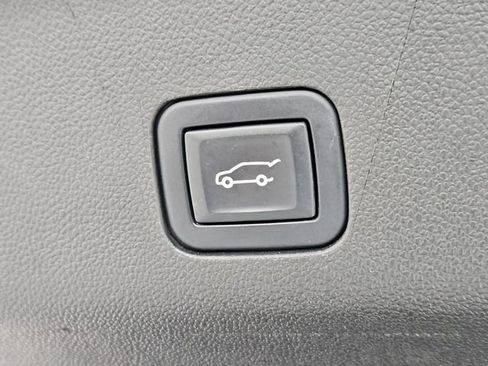 Used 2022 GMC Yukon XL SLT image 29