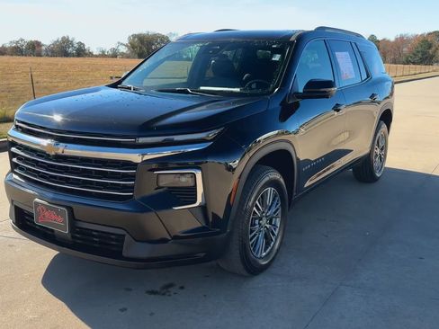 Used 2024 Chevrolet Traverse LT image 5