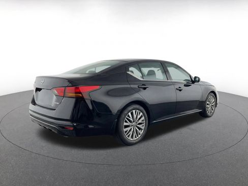 Used 2025 Nissan Altima 2.5 SV FWD image 9