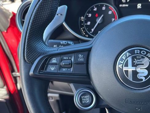 Used 2023 Alfa Romeo Giulia Veloce image 23
