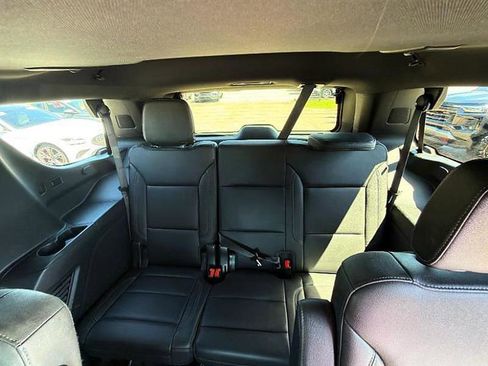 Used 2022 Chevrolet Tahoe Z71 w/ Luxury Package AWD/4WD image 19