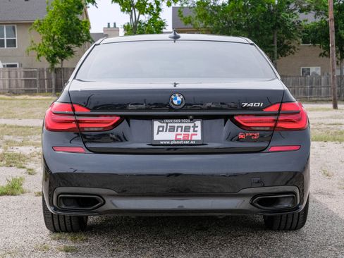 Used 2018 BMW 740i image 14