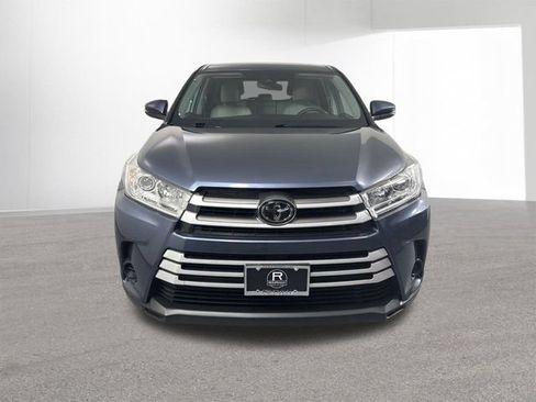 Used 2019 Toyota Highlander LE AWD/4WD image 24