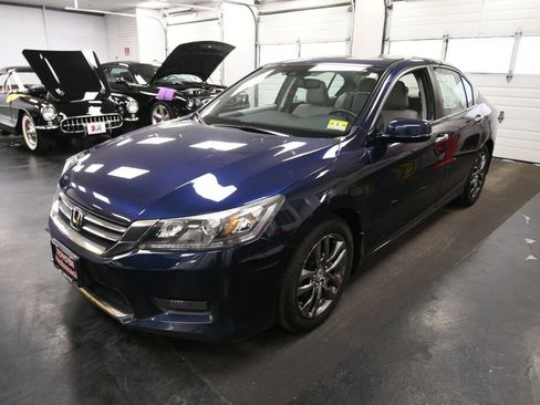 Used 2024 Subaru Crosstrek 2.0i Premium AWD/4WD image 4