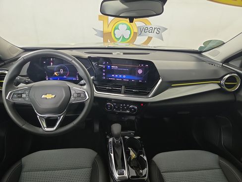 Used 2026 Chevrolet Trax LT w/ LT Convenience Package FWD image 14