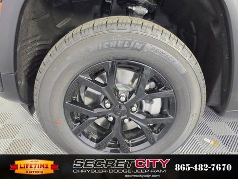 New 2026 Jeep Grand Cherokee L 4WD image 9