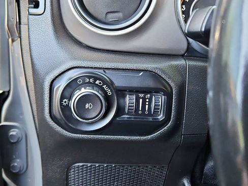 Used 2019 Jeep Wrangler Sport AWD/4WD image 14