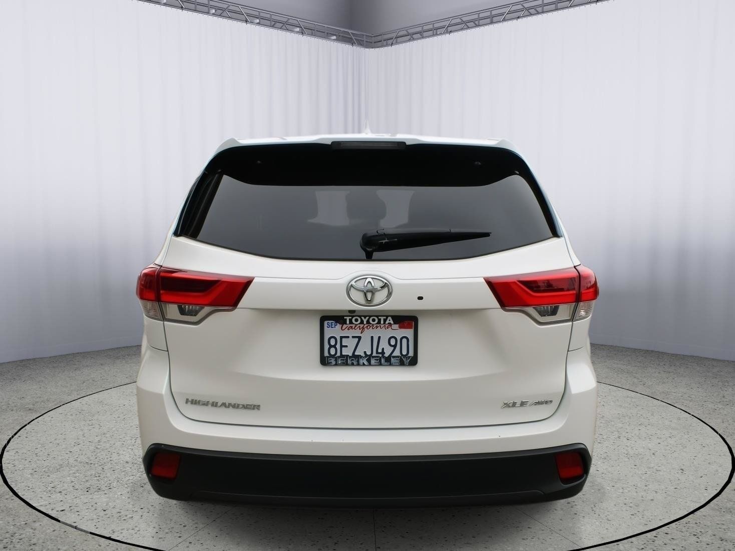Used 2018 Toyota Highlander XLE AWD/4WD image 7