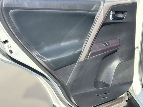 Used 2018 Toyota RAV4 XLE AWD/4WD image 28