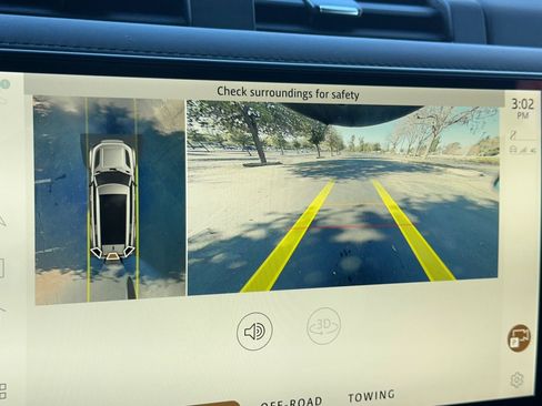 Used 2023 Land Rover Defender 130 X-Dynamic SE image 25