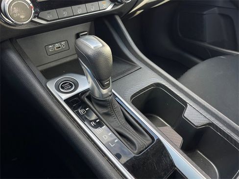 Used 2022 Nissan Sentra SV w/ Trunk Package image 16