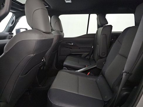Used 2025 Lexus GX 550 w/ Accessory Package (2T) AWD/4WD image 8
