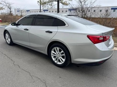 Used 2018 Chevrolet Malibu LT FWD image 8