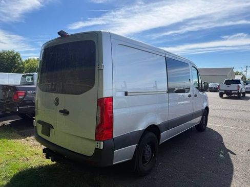 Used 2022 Mercedes-Benz Sprinter 2500 image 5