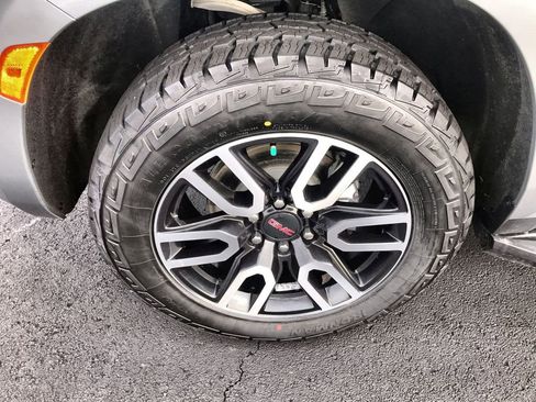 Used 2024 GMC Yukon AT4 w/ Technology Package AWD/4WD image 10