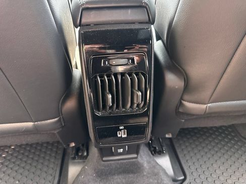 Used 2023 Jeep Compass Latitude w/ Convenience Group AWD/4WD image 19