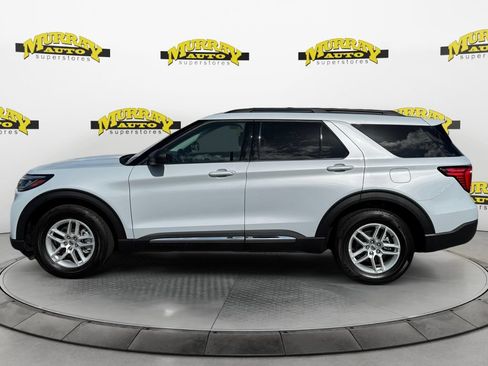 Used 2025 Ford Explorer Active w/ Active Comfort Package RWD image 2